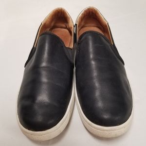 UGG Cas Black Leather Slip On Sneakers Gold Padded Heel Women’s Size 8